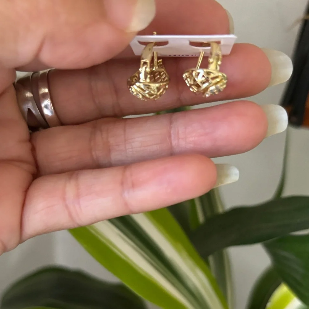 Gold Teardrop Filigree Earrings - Elegant Women's Jewelry - Picture 3 of 4